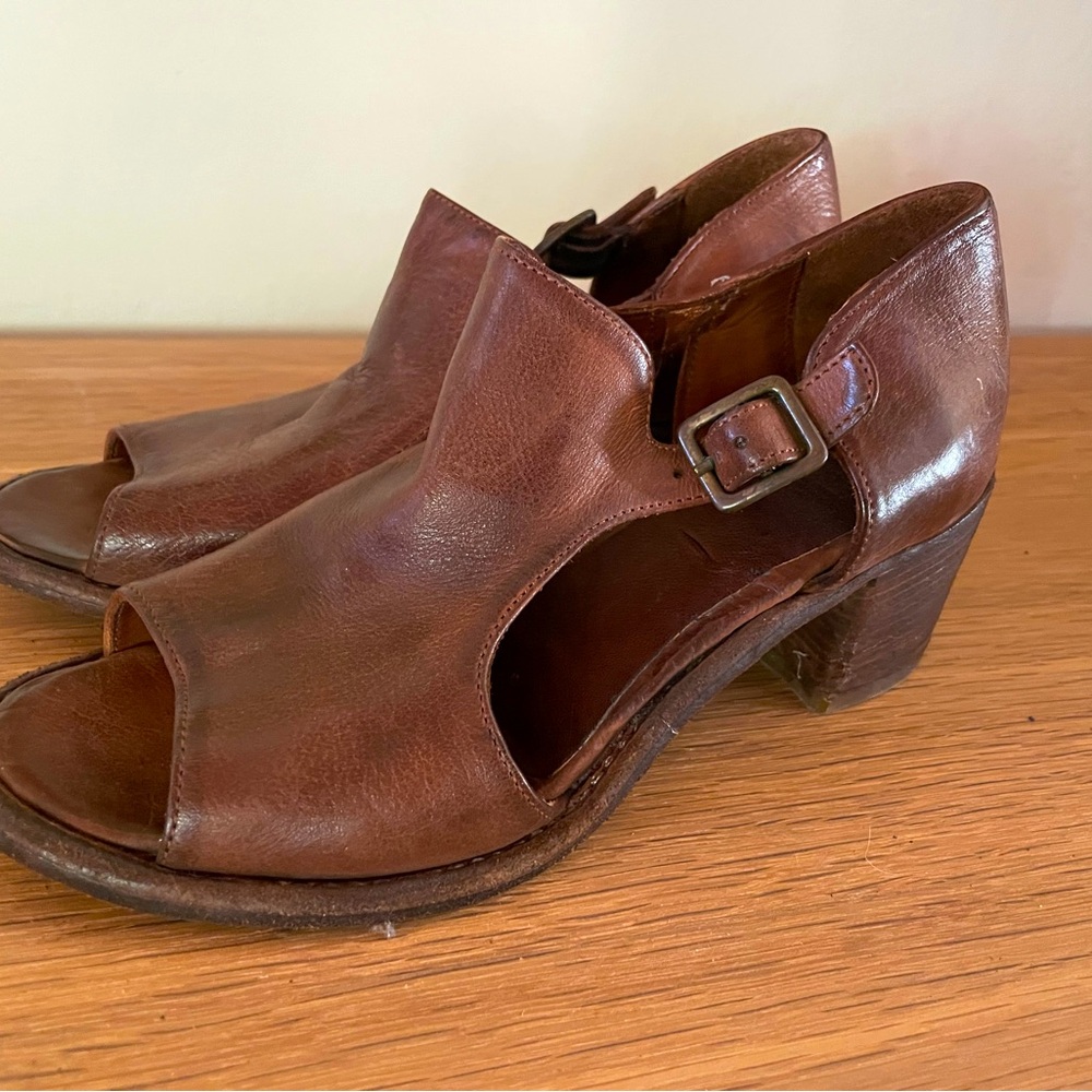 Officine créative heeled sandals . Size 8